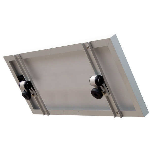 NOA Befestigungsprofile bestehend aus zwei U-Profilen (650 mm) und Rohrhaltern für 25 mm Rohre zur sicheren Montage von Solarpanels am Heckkorb.