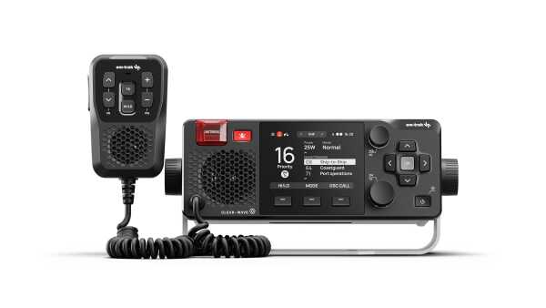 em-trak X100 VHF/DSC Funkgerät mit AIS Class B & Connect-X