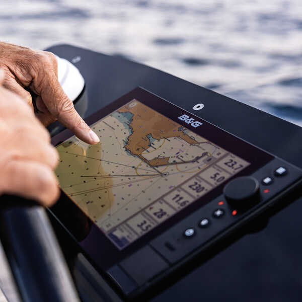 B&G Zeus® SR Kartenplotter SolarMAX IPS Display mit farbiger Kartenansicht