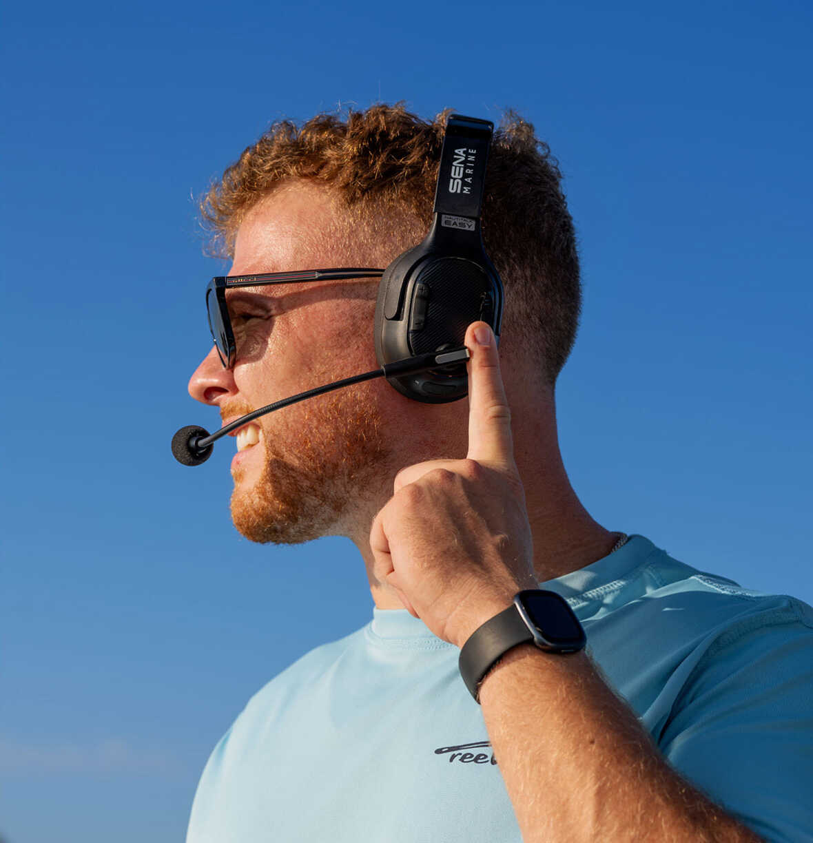 NAUTITALK EASY Headset im Einsatz auf Segelboot und Motorboot