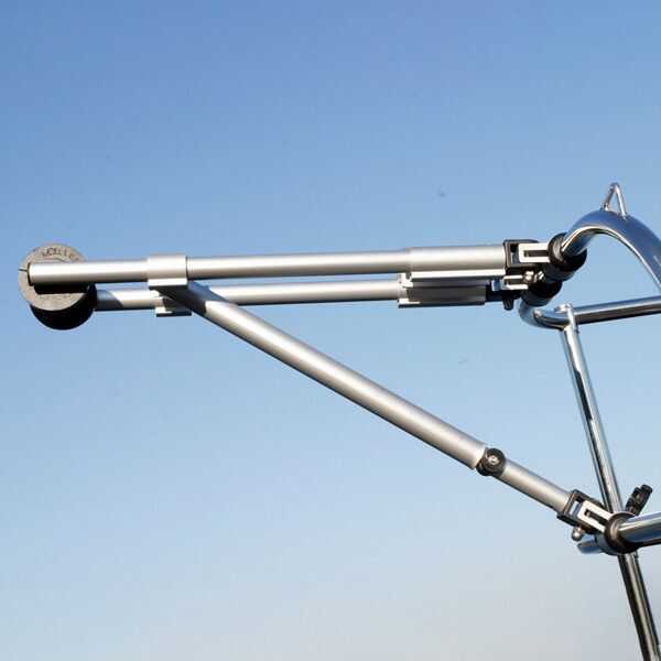 NOA Ankerdavit aus eloxiertem Aluminium zur Montage am Heckkorb oder an der Reling, geeignet für Anker bis 15 kg.