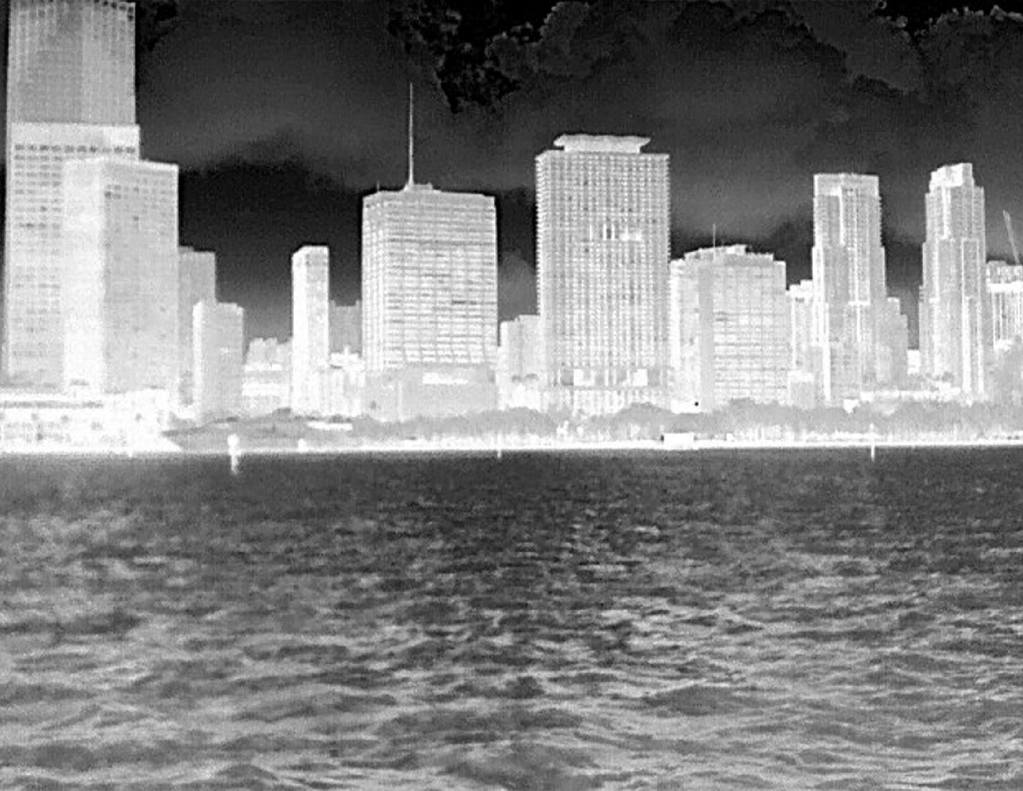 FLIR Ocean Scout Pro Wärmebild-Monokular im White-Hot-Modus mit heller Darstellung warmer Objekte zur einfachen Erkennung auf dem Wasser